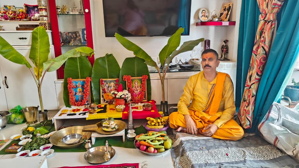 Authentic Vedic Havan conducted by Pandit Subodh Pandey